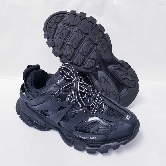 Balenciaga Men's Black Sneakers - Picture 3 of 11